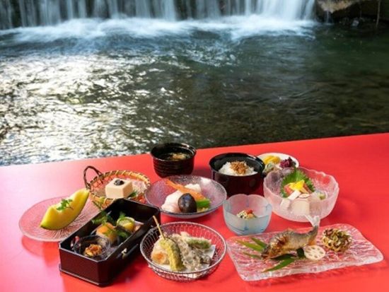 京の奥座敷・貴船の川床料理と貴船神社 京都の夏の風物詩や世界遺産へもご案内＜梅田 or 新大阪発＞