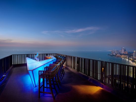ヒルトン・パタヤ「Hilton Pattaya」ルーフトップバー食事券&事前予約サービス