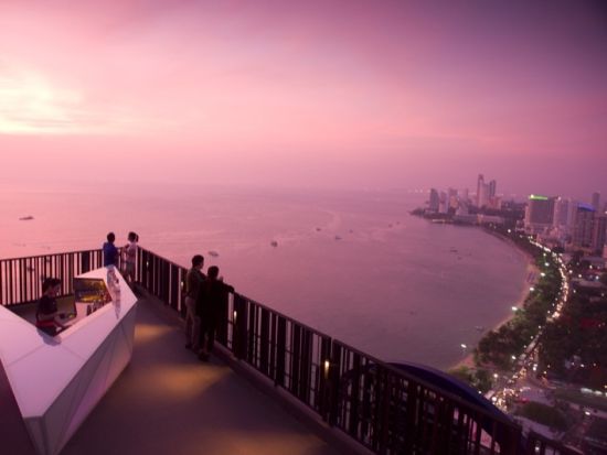 ヒルトン・パタヤ「Hilton Pattaya」ルーフトップバー食事券&事前予約サービス