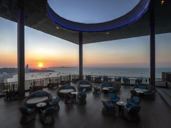 ヒルトン・パタヤ「Hilton Pattaya」ルーフトップバー食事券&事前予約サービス