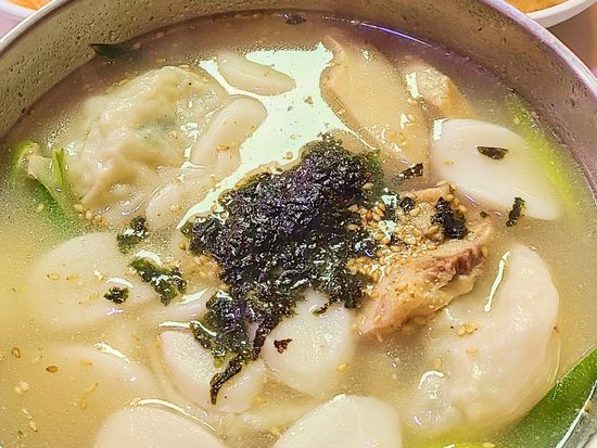 昼食餃子スープ