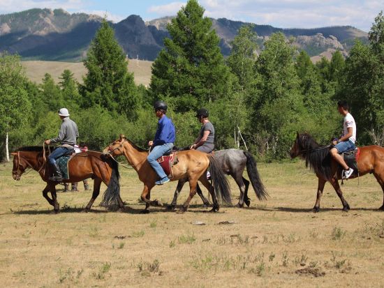 【プライベート】日帰りモンゴル満喫ツアー！テレルジ国立公園で乗馬体験＆絶景トレッキング ＜日本語ガイド／昼食付き＞