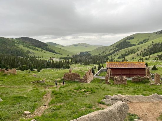 【1泊2日 or 日帰り】モンゴル仏教と大自然を満喫！マンズシル寺院＆ボグドハーン山プライベートツアー 乗馬＆遊牧民体験付き＜日本語ガイド／ウランバートル発＞