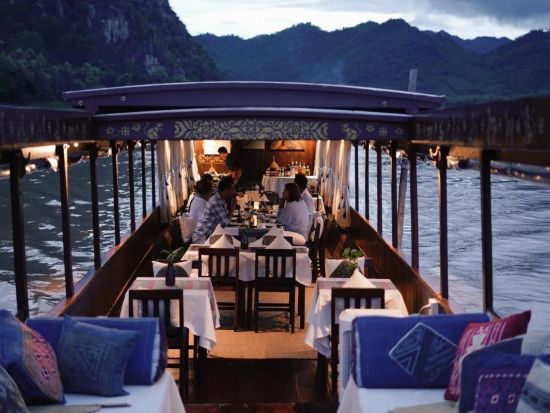 メコン川サンセットクルーズで絶景ディナー体験！市内観光付プランあり＜日本語ガイド／3コース／ルアンパバーン発＞