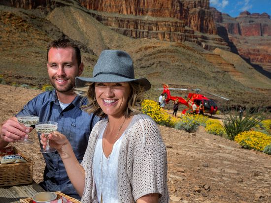 RS9310_gcw-bottom-lunch-champagneFriends