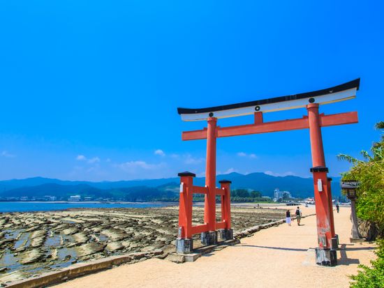 pixta_43000307_青島神社と鬼の洗濯板