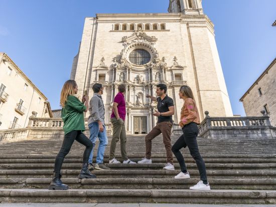 モンセラット修道院＋ジローナ＋コスタ・ブラバ1日観光ツアー＜英語／バルセロナ発＞