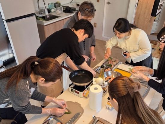 【韓国文化体験】ミシュラン星付きレストラン出身シェフに学ぶ！韓国料理教室＋望遠市場ツアー＜午前・午後／約3時間／英語＞