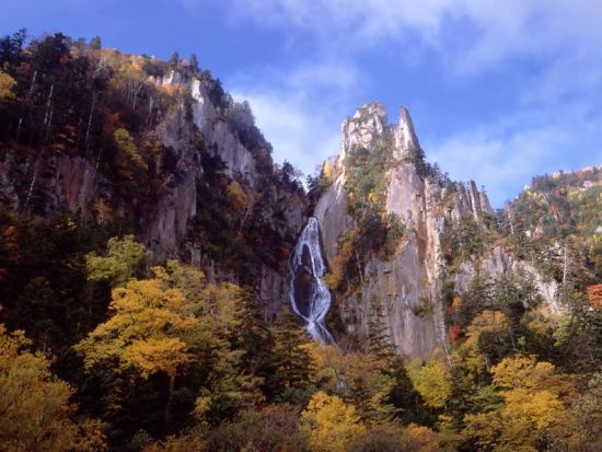 全日催行決定！大雪紅葉日帰りバスツアー 層雲峡・黒岳ロープウェイ＋層雲峡園地＋層雲峡・大函＋大雪湖＋銀河・流星の滝 秋の絶景を巡るコース＜9～10月／札幌発着＞