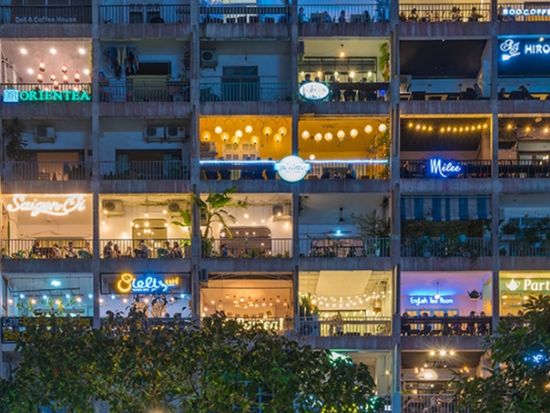 ホーチミン市内観光ナイトツアー　ライトアップされたホーチミンの見どころをガイドと巡るウォーキングツアー！貸切プランあり＜英語または日本語ガイド＞