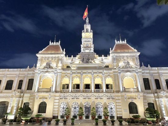 ホーチミン市内観光ナイトツアー　ライトアップされたホーチミンの見どころをガイドと巡るウォーキングツアー！貸切プランあり＜英語または日本語ガイド＞