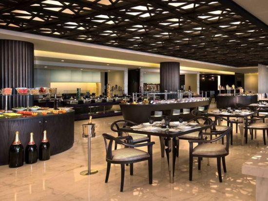 コーニッシュ オールデイダイニング（Corniche All Day Dining）☆食事券＆事前予約サービス ＜ランチ＞ *ソフィテル・アブダビコーニッシュ内