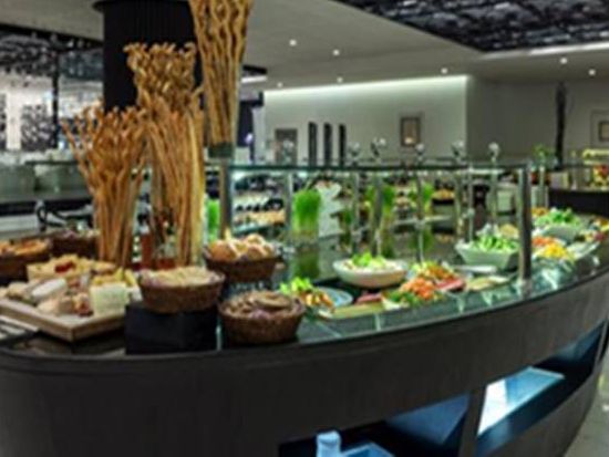 コーニッシュ オールデイダイニング（Corniche All Day Dining）☆食事券＆事前予約サービス ＜ランチ＞ *ソフィテル・アブダビコーニッシュ内