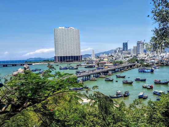 ニャチャン市内観光ツアー　人気スポット巡り＆伝統芸能パフォーマンス鑑賞を楽しむ！ ＜英語または日本語ガイド＞