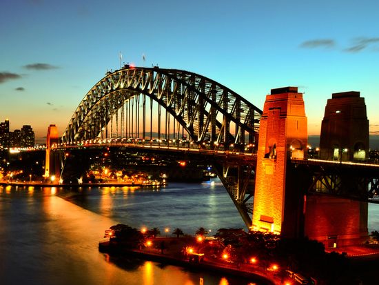 Australia_Sydney_Night_shutterstock_186837359
