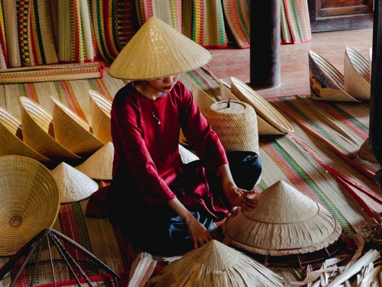 ベトナム文化体験ツアー　アオザイを着て写真撮影＆工芸体験＆ベトナム茶試飲 ＜英語または日本語ガイド＞