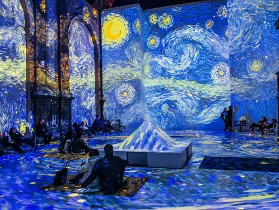 ホーチミン市内観光　ピンク色のタンディン教会＆人気カフェへご案内！貸切プランあり＜午前・午後／英語ガイド／送迎付＞