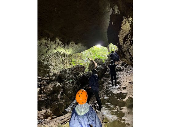 【貸切】西表島ジャングルトレッキング＆鍾乳洞探検！初心者OKのケイビング体験 嬉しい写真プレゼント付♪＜約2時間／1～7名／送迎可＞