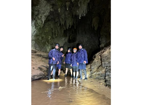 【貸切】西表島ジャングルトレッキング＆鍾乳洞探検！初心者OKのケイビング体験 嬉しい写真プレゼント付♪＜約2時間／1～7名／送迎可＞