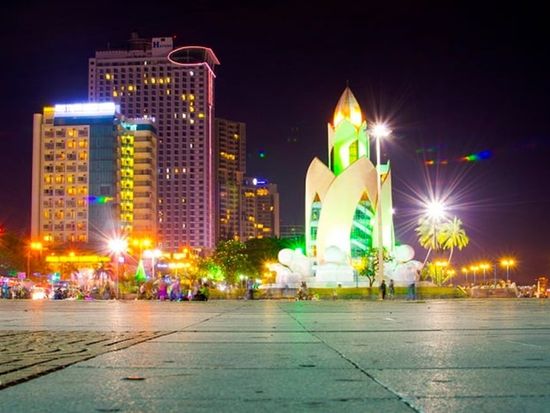 bien-nha-trang-ve-dem-7