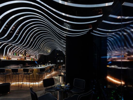 ニャチャンナイトツアー　トラムフォン・タワー＆隠れ家バー＆ナイトマーケット ＜英語または日本語ガイド＞