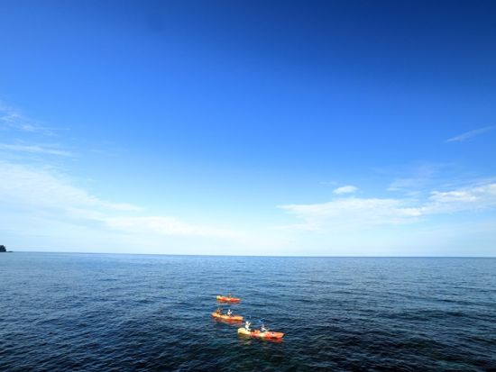佐渡島 シーカヤック 透明度抜群の虫崎海でゆったりと景色を満喫！＜2時間／2～4名＞