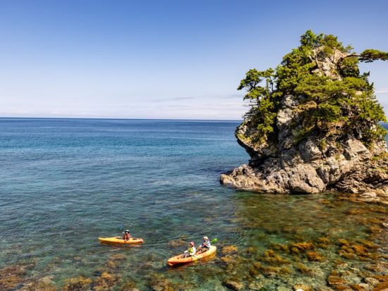 佐渡島 シーカヤック 透明度抜群の虫崎海でゆったりと景色を満喫！＜2時間／2～4名＞