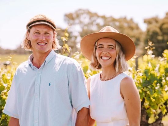 Couple-in-vineyards-Haz-and-Loz