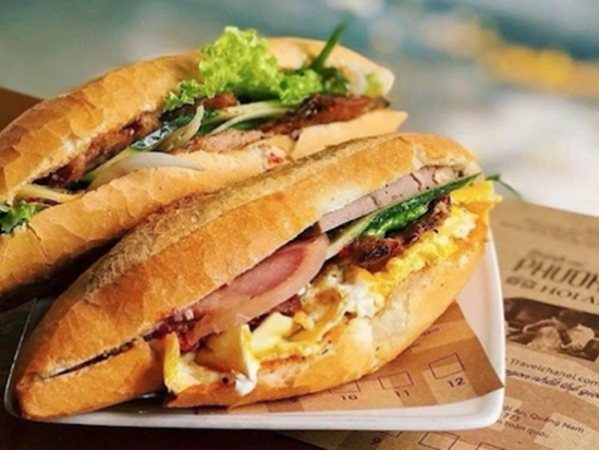 ハノイ市内観光　地ビールを片手にミニバスで楽しく観光スポットを巡る半日ツアー！バインミー付き＜英語ガイド＞