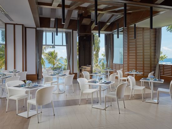 Moven Pick At the Forum 3