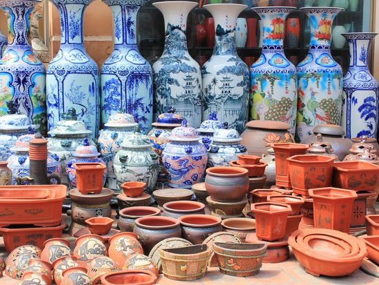 Vietnam_Bat Trang Village_pixta_3025434_L