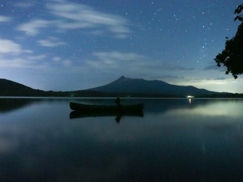 大沼ナイトカヌーツアー きらめく星空や月明かりの下をカヌーで進む ＜6～9月／0歳以上／大沼周辺送迎可＞byイクサンダー大沼カヌーハウス