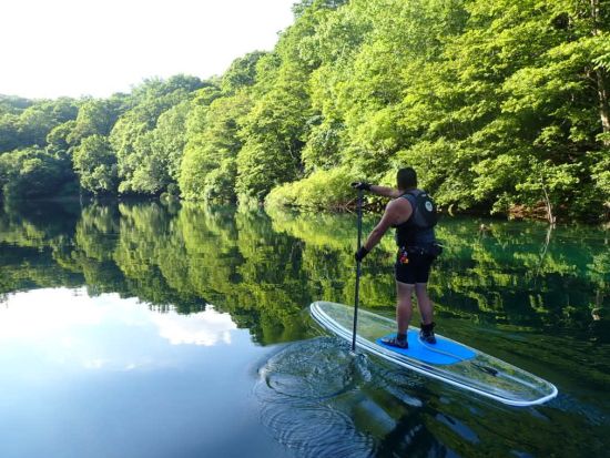 支笏湖クリアSUP　支笏湖ブルーを透明のボードでお手軽体験！＜手ぶら参加OK／写真データ＆丸駒日帰り温泉半額券付／2時間＞byオーシャンデイズ
