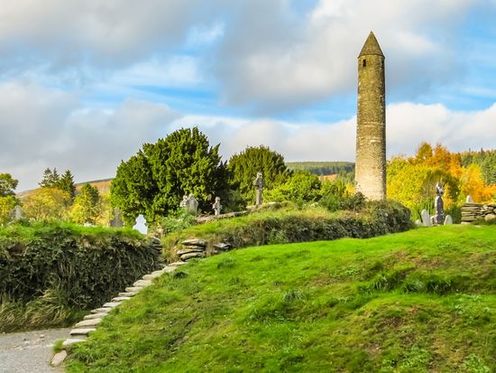 Ireland_Glendalough_Round tower and semetery_shutterstock_701470954