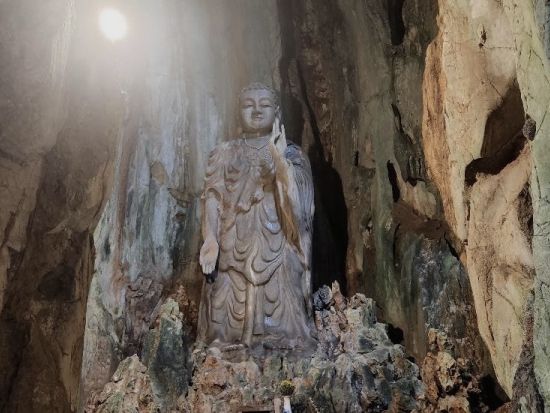 午後発ダナン名所満喫ツアー　リンウン寺＋五行山＋ハン市場＋ダナン大聖堂＋ハン川ナイトクルーズ＜バインミー付き／英語または日本語ガイド＞