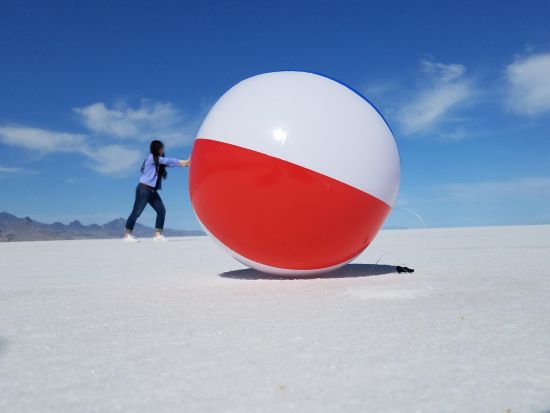 ボンネビル塩湖日帰りツアー　白い大地でトリックフォト撮影を堪能＜日本語ドライバーガイド／ソルトレイクシティ発＞