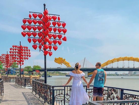 59371033_641184176323279