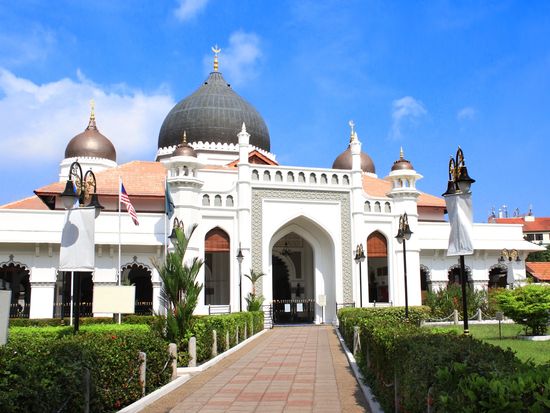 Penang_KapitanKelingMosque_shutterstock_1074398981