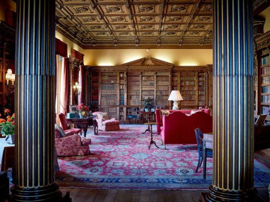 人気ドラマ『ダウントン・アビー』のロケ地巡りツアー　バンプトン村＆ハイクレア城入場＜英語ガイド＞