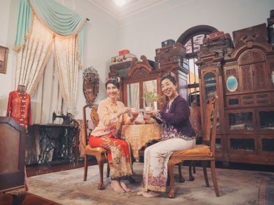 プラナカン体験ツアー　ケバヤ衣装でプラナカン・マンションの見学とアフタヌーンティーを楽しむ ＜日本語ガイド＞