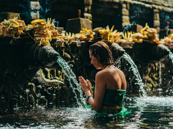 Indonesia_Bali_Pura Tirta Empul_shutterstock_1154619211