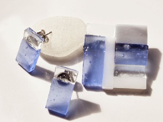 色ガラスアクセサリー作り体験 スイーツセット付き＜阪急池田駅徒歩約4分／約2時間／カフェ併設＞