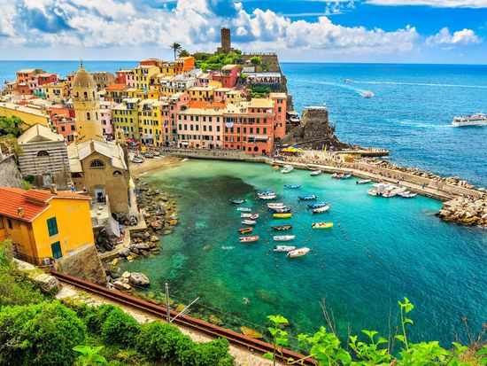 Liguria_Cinque Terre_Vernazza_123RF_40541689_L (1)