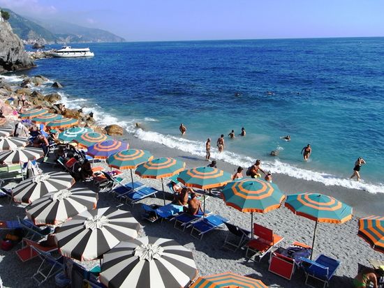 Cinque_Terre_Monterosso-al-Mare_pixta_2435410_M