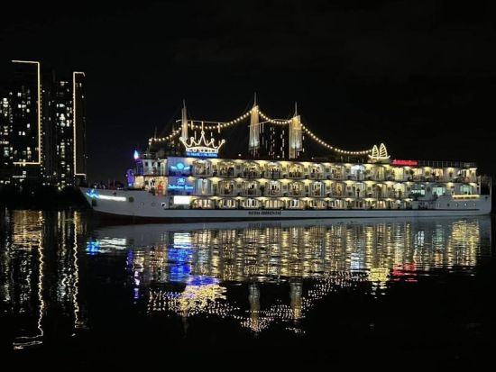 サイゴン川ディナークルーズ　インドシナ・クイーン号＜ベトナム料理ビュッフェ＞