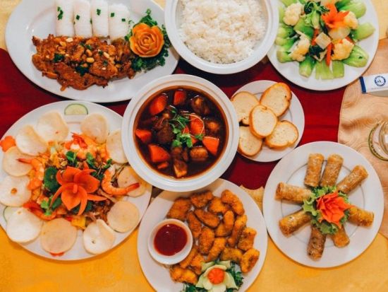 サイゴン川ディナークルーズ　インドシナ・クイーン号＜ベトナム料理ビュッフェ＞