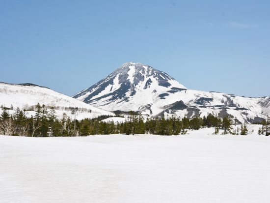 ゴールデンウィーク限定　知床スノートレッキング　残雪が残る羅臼湖へスノーシューでLet‘Go♪ 雪遊びもできちゃう！＜4月27日～5月9日／送迎付／ウトロ温泉＞