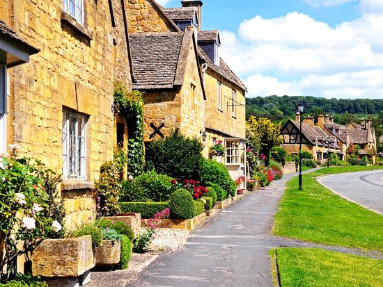 Cotswolds_Broadway_shutterstock_201740237