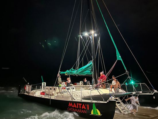 花火観賞セーリング　マイタイ・カタマラン号　オープンバーでの飲み放題付き！＜金曜日限定／シェラトン・ワイキキ発＞