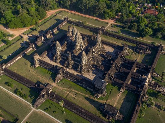 Cambodia_SIem Reap_Angkor Wat_shutterstock_672858802